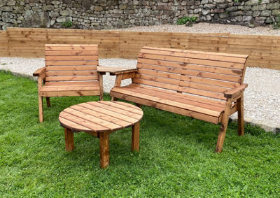 Charles Taylor Trading Angled Grand Chair & Winchester With Round Coffee