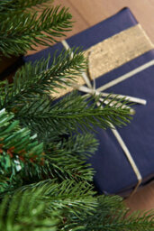 WeRChristmas Regent Pine Mixed Tip Christmas Tree, 7 Ft - thumbnail 4