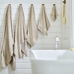 Deyongs Egyptian Embrace Egyptian Cotton Bathroom Towels 550Gsm Fluffy, Soft & Absorbent - thumbnail 2