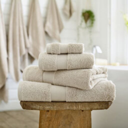 Deyongs Egyptian Embrace Egyptian Cotton Bathroom Towels 550Gsm Fluffy, Soft & Absorbent - thumbnail 1