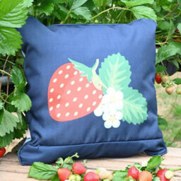 Summerhouse By Navigate Strawberries & Cream 45 X 45Cm Cushion Strawberry - thumbnail 3