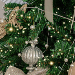 Melody Maison Set Of 2 Silver Wire & Pearl Christmas Garland Decorations - 117Cm - thumbnail 2