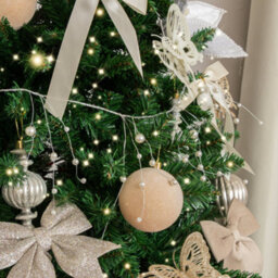 Melody Maison Set Of 2 Silver Wire & Pearl Christmas Garland Decorations - 117Cm - thumbnail 3