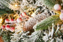 Werchristmas Pre-Lit Snow-Flocked Extra-Thick Mixed Pine Artificial Christmas Garland 9 Ft, 80 Warm White Leds - thumbnail 5