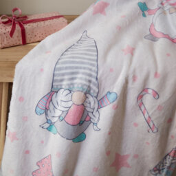 Catherine Lansfield Christmas Gnomes Fleece Cosy Blanket Throw Pink - thumbnail 2