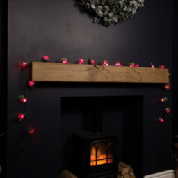 Samuel Alexander Premier 2.8M Holly Garland With Red Berries And 40 Red Leds - thumbnail 3