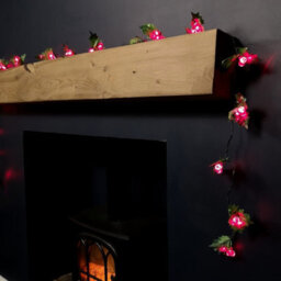 Samuel Alexander Premier 2.8M Holly Garland With Red Berries And 40 Red Leds - thumbnail 4