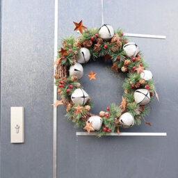 Shatchi 25Cm Bells Stars And Pine Green Christmas Wreath - thumbnail 7