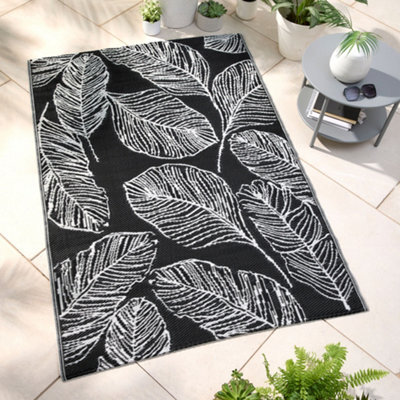 Fusion Matteo Leaf Print Uv Resistant Black Outdoor Rug - image 1