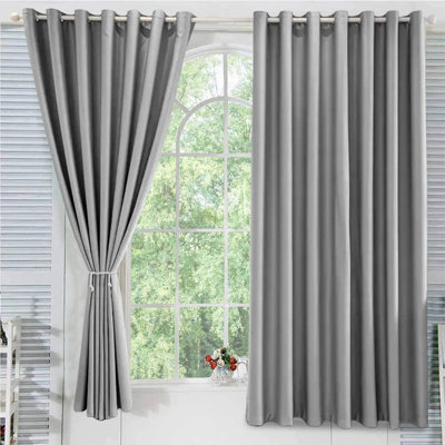 Oxford Homeware Plain Light Grey 230Gsm Blackout Curtain Thermal Insulated Eyelet For Living Room Curtain Pair (W)168Cm X (L)183Cm - image 1