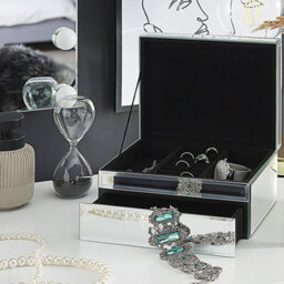 Beliani Aurora Mirrored Jewellery Box Silver 22 X 17 Cm Vanity Organiser With Compartmented Interior - thumbnail 2