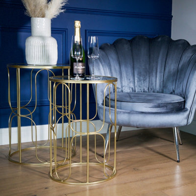 Madison & Mayfair Set Of 2 Gold Wavy Wire Tables With Glass Top