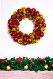 Christmas Tree World 33Cm Red & Gold Shatterproof Bauble Wreath - thumbnail 1