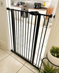 Bettacare Child And Pet Gate, 126.7Cm - 134.3Cm, Matt Black, Extra Tall Gate 104Cm In Height, Pressure Fit Stair Gate - thumbnail 6