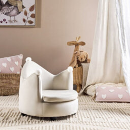 Wyld And Coco Crown Velvet Kids Armchair Beige With Armrests - Crown-Shaped Throne For Nursery And Bedroom, W50 X D44 X H47Cm - thumbnail 2