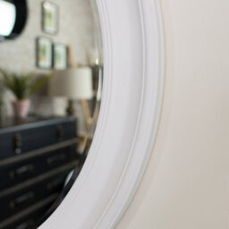 Melody Maison Round Vintage White Wall Mirror 60Cm X 60Cm - thumbnail 5