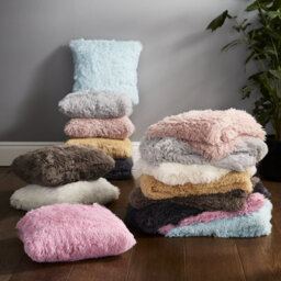 Catherine Lansfield Extra Large Cuddly Deep Pile Faux Fur Family Size Large Blanket Throw Blush Pink - thumbnail 3