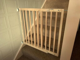 Safetots Chunky Wooden Screw Fit Stair Gate, Natural, 63.5Cm - 105.5Cm, Wood Baby Gate, Screw Fit Safety Barrier - thumbnail 9