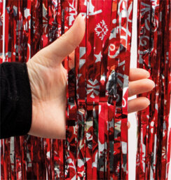 Netagon Shimmer Tinsel Curtain Reindeer Christmas Tree Design 3M X 1M Red - thumbnail 4