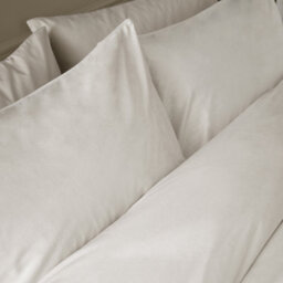 Catherine Lansfield Kingsley Soft Matt Velvet Single Duvet Cover Set With Pillowcase Cream - thumbnail 3
