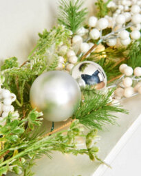 WeRChristmas 9 Ft Pre-Lit White Berry Mixed-Tip Artificial Christmas Garland, 50 Warm White Leds - thumbnail 5