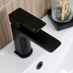 Plum&clay Denver Gloss White Freestanding Vanity Unit & Basin Set With Black Tap & Handles (W)615mm (H)850mm - thumbnail 5