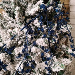 Samuel Alexander 1.5M Midnight Blue Glitter Leaf Christmas Garland Decoration With Hanging Loop - thumbnail 7