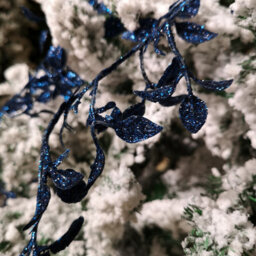 Samuel Alexander 1.5M Midnight Blue Glitter Leaf Christmas Garland Decoration With Hanging Loop - thumbnail 8