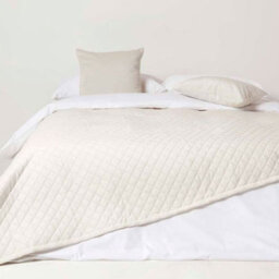 Homescapes Diamond Quilted Cream Velvet Throw - thumbnail 1