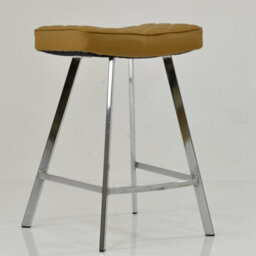 Lakeland Furniture Cruz Light Tan Brown Faux Leather Chrome Fixed Leg Base Bar Stool - thumbnail 4