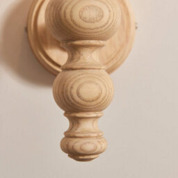 Loops Stylish Dimmable Wall Light In Natural Ash And Aged Brass Finish - thumbnail 4