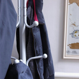 Harbour Housewares White Free-Standing Coat Stand - Lightweight Steel Frame - thumbnail 7