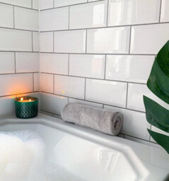 Top Ceramics White Bevelled High Gloss Metro Ceramic Wall Tile (L)200mm X (W)100mm Each Box 1Sqm - thumbnail 1