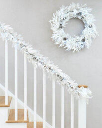 Werchristmas White Pre-Lit Garland With Pinecones And Berries 9 Ft - thumbnail 3