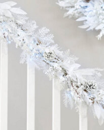 Werchristmas White Pre-Lit Garland With Pinecones And Berries 9 Ft - thumbnail 2