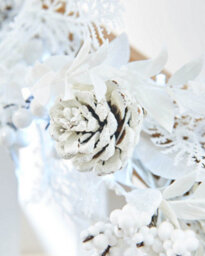 Werchristmas White Pre-Lit Garland With Pinecones And Berries 9 Ft - thumbnail 5