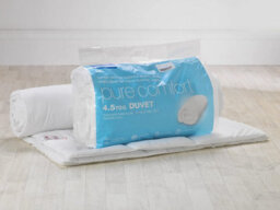 Lancashire Textiles Stay Cool Summer 4.5 Tog Polycotton Casing & Hollowfibre Filled Duvet - Super King - thumbnail 3