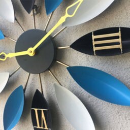 Living And Home Blue Novelty Leaf Shaped Large Silent Non Ticking Metal Wall Clock Art Decor 55Cm - thumbnail 4