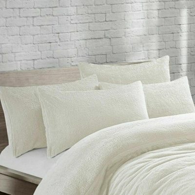 Homes & Linen Teddy Fleece Warm And Cosy Plush Fluffy Cuddly Thermal Pair Pillow Case