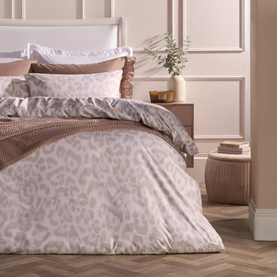 Ohs Leopard Duvet Cover Set Microfibre Bedding With Pillowcase, Stone - Super King - image 1