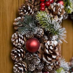 GreenBrokers Premium Quality Christmas Hanging Wreath 48Cm - Festive Pine Cone Display With White Frosting - thumbnail 8