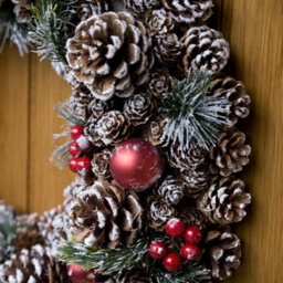 GreenBrokers Premium Quality Christmas Hanging Wreath 48Cm - Festive Pine Cone Display With White Frosting - thumbnail 7