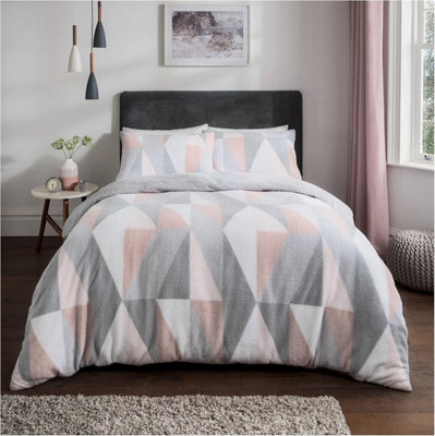 Smart Living Luxurious Geo Triangle Fleece Duvet Cover With Pillowcases - image 1