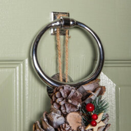 Samuel Alexander 35Cm Frosted Hanging Christmas Star Wreath With Red Jingle Bells & Wooden Stars - thumbnail 4