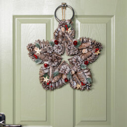 Samuel Alexander 35Cm Frosted Hanging Christmas Star Wreath With Red Jingle Bells & Wooden Stars - thumbnail 8