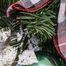 Christmas Tree World 50Cm Decorated Mixed Pine Wreath With Tartan Bows - thumbnail 4