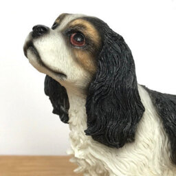 Animal Crackers Tricolour King Charles Spaniel Figurine From The Leonardo Dog Studies Range, Gift Boxed. - thumbnail 2