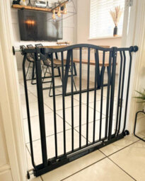 Safetots Curved Top Safety Gate, 107Cm - 116Cm, Matt Black, Pressure Fit Stair Gate - thumbnail 6