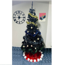 Abaseen 6Ft Black Artificial Christmas Tree, 800 Tips Xmas Tree Easy Assembly Foldable Reusable Strong Stand, Indoor Outdoor - thumbnail 2