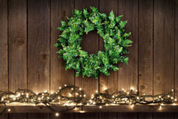 Shatchi 55Cm Imperial Pine Wreath Christmas Fireplaces Stairs Decoration With Non Pre-Lit, Plain Green - thumbnail 3
